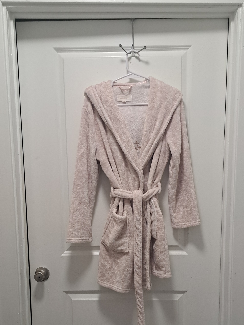 Danskin Plush Hooded Robe in Light Pink